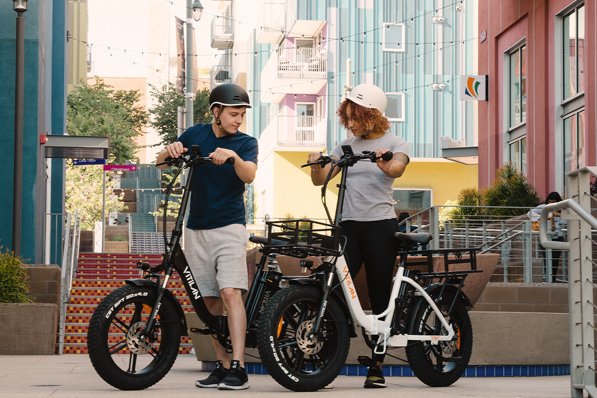 Vitilan U7 couple riding in the city