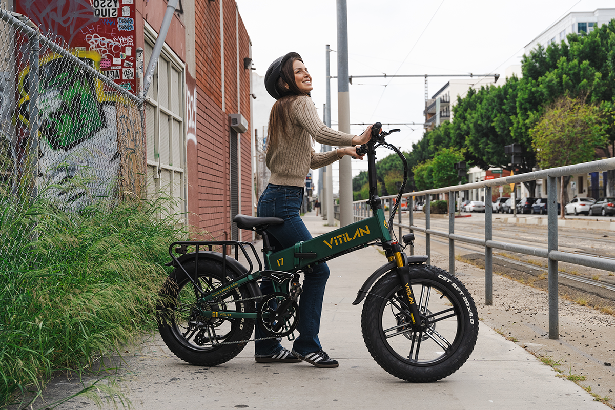 Vitilan I7 green with women on sidewalk