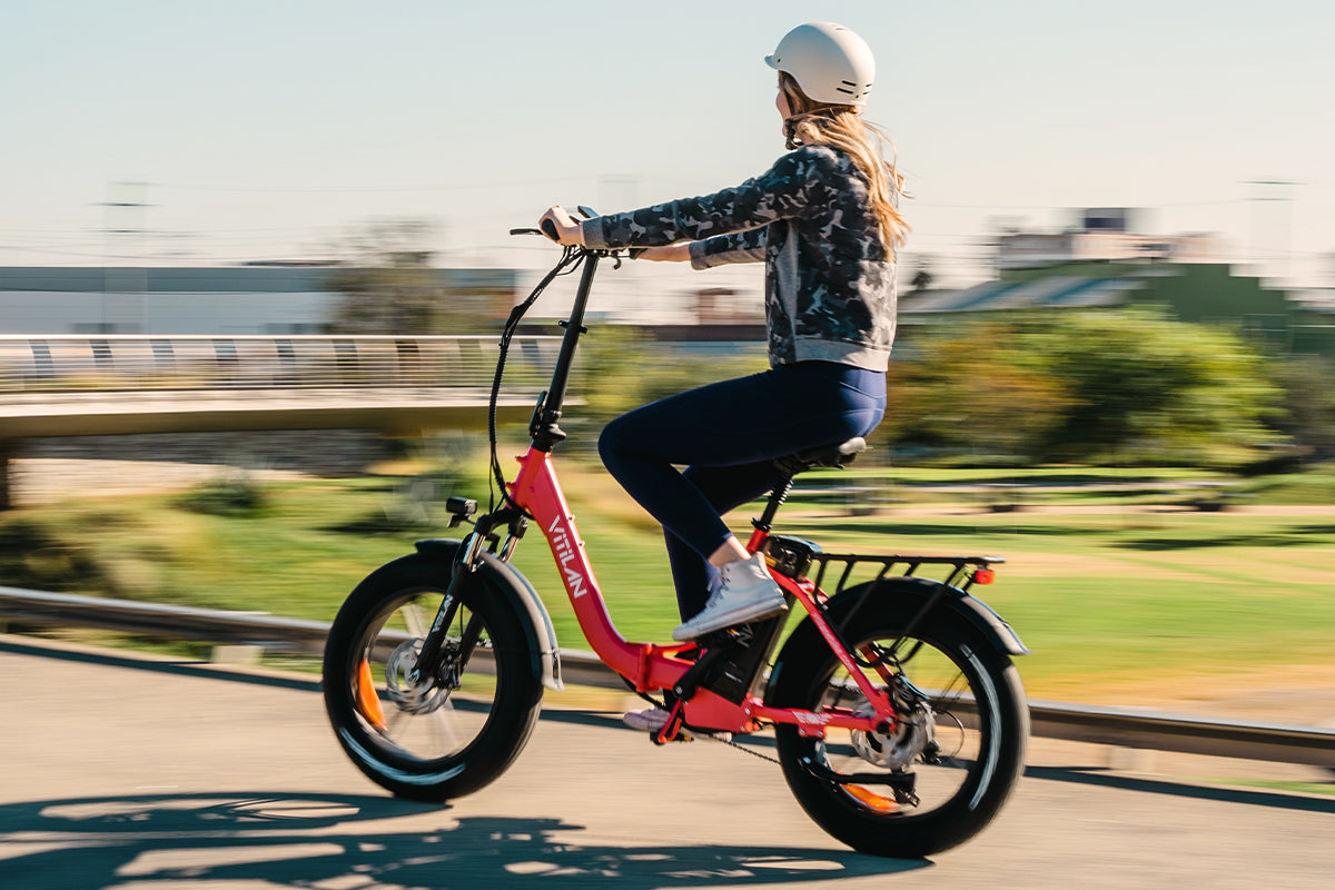 Vitilan U7 women zooming through the city
